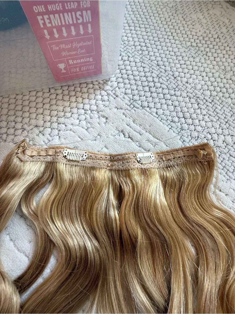 Natural Honey Blonde Clip-In Hair Extensions – Soft Wavy Strands